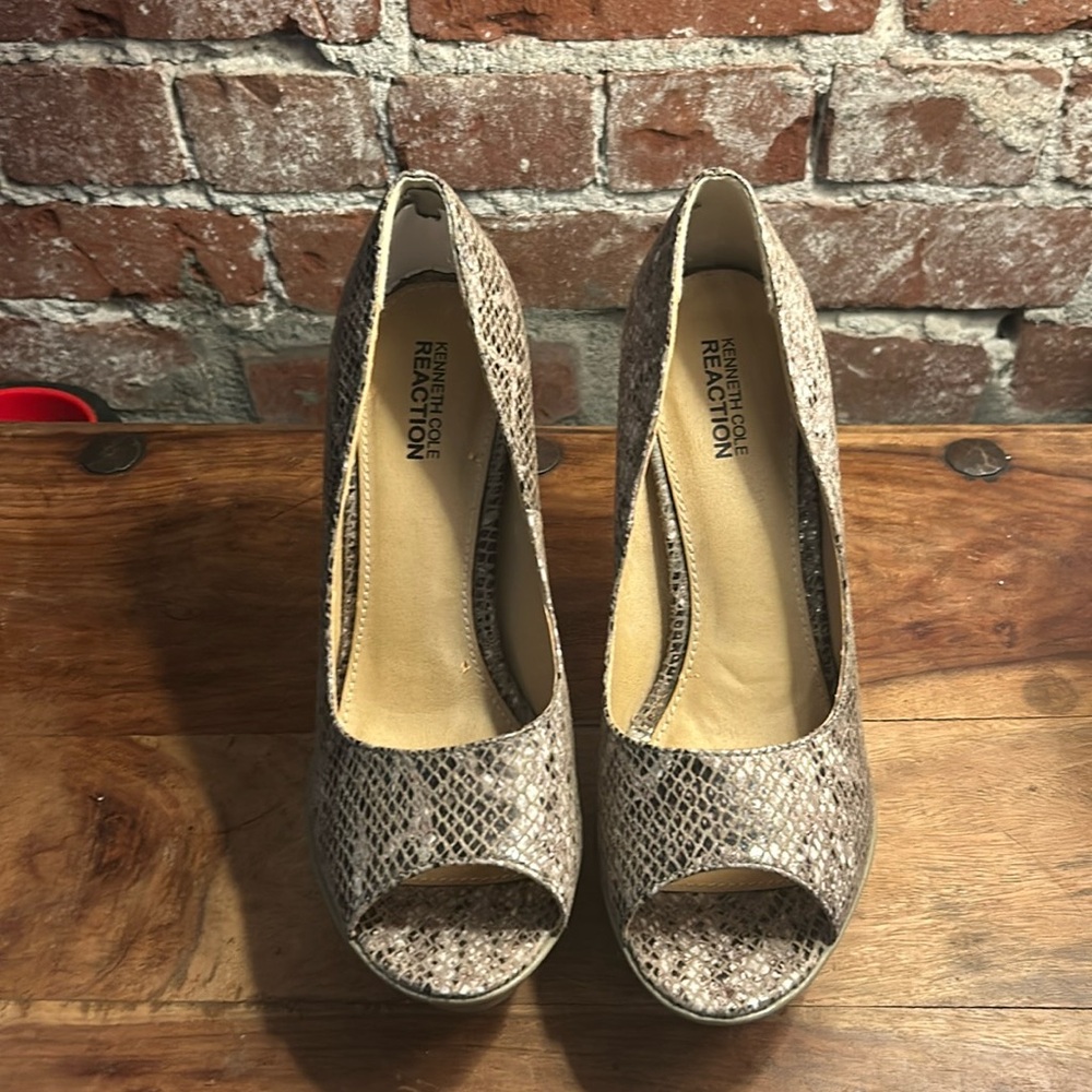 Kenneth Cole Reaction - snake print platform heal